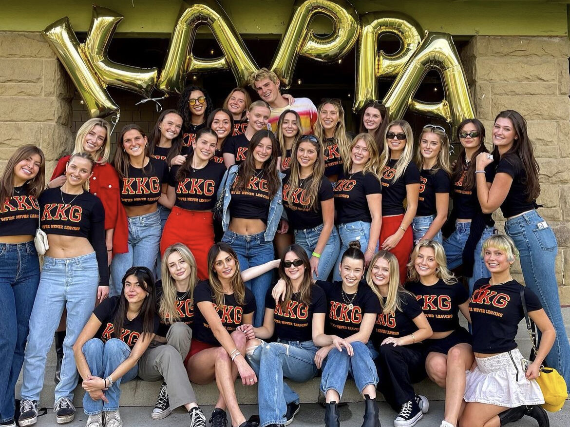 Kappa Kappa Gamma members in front of their house